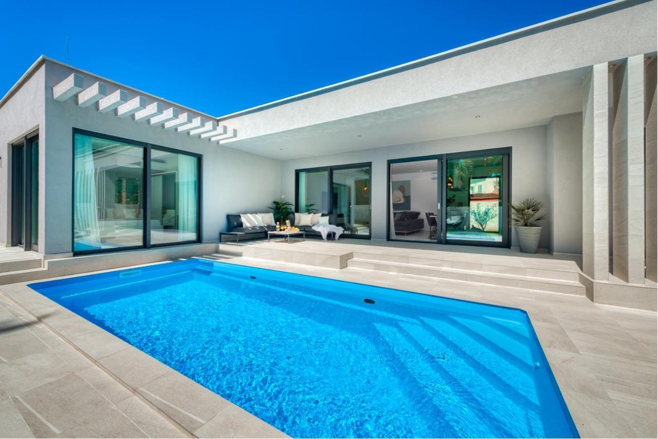 Villa Oasis - Your Luxury Home Away From Home Celopeci Luaran gambar